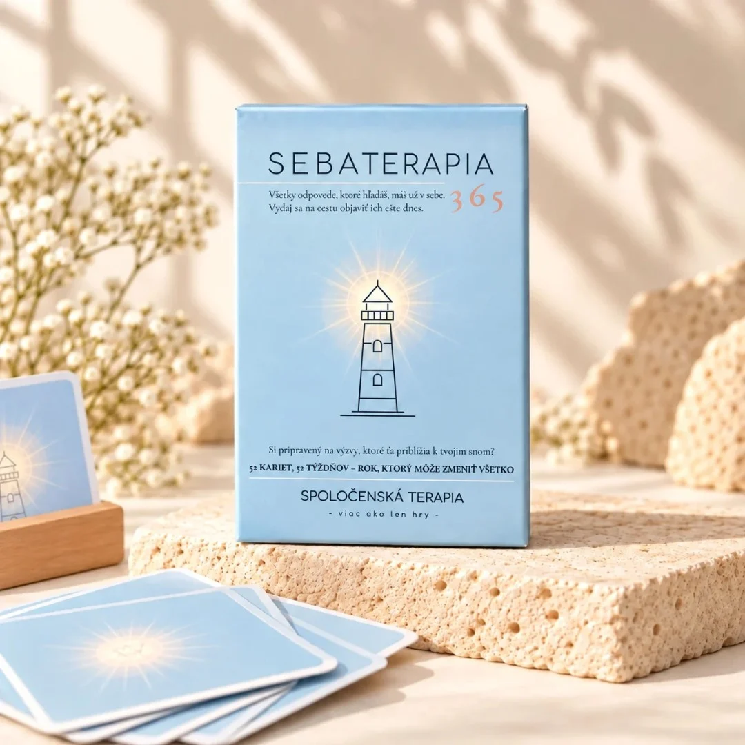 Sebaterapia 365 – krabica s kartami a dreveným stojanom